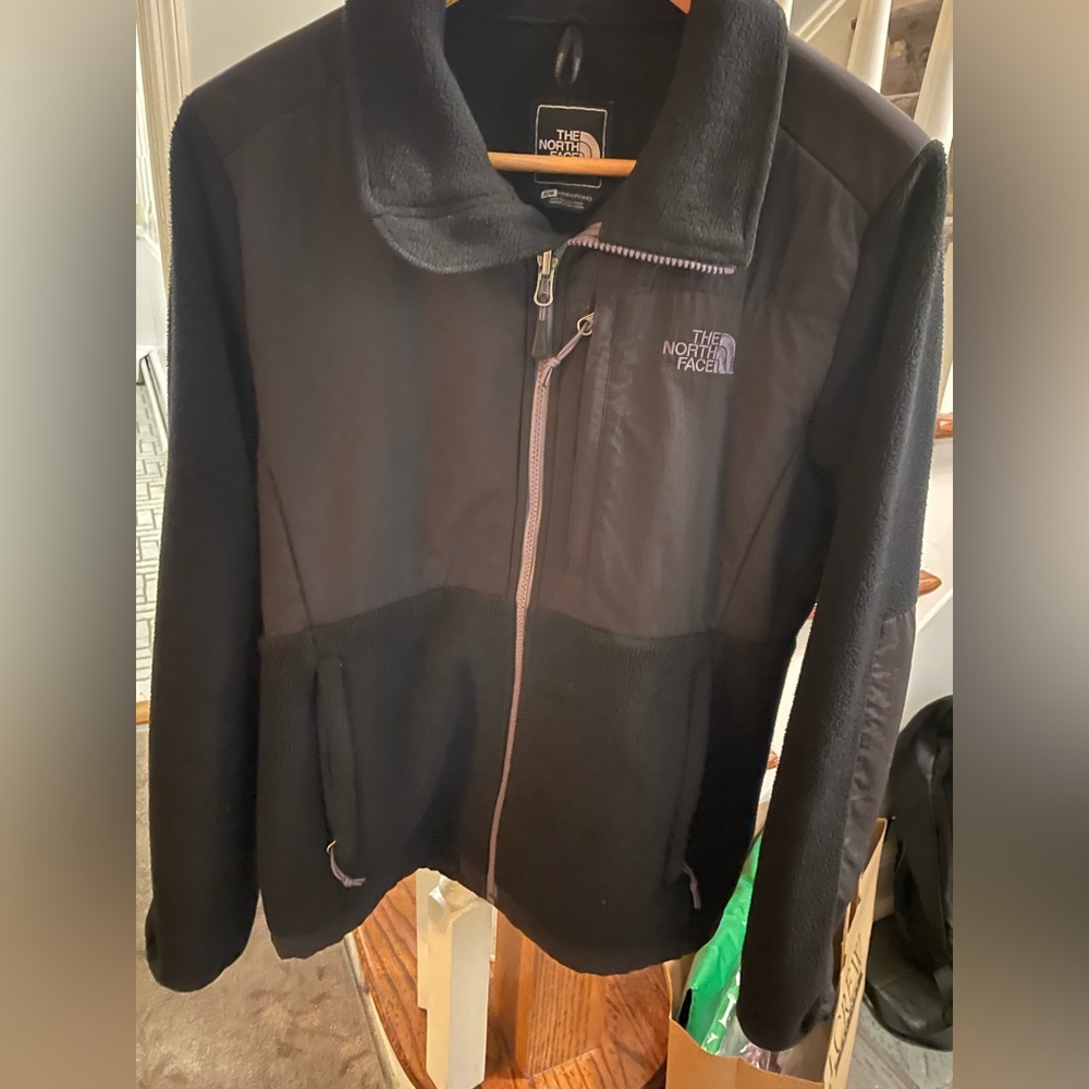 North Face Denali Black with grey trim Women’s size M great condition